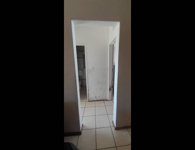 2 BEDROOM APARTMENT FOR SALE IN MEYERTON CENTRAL